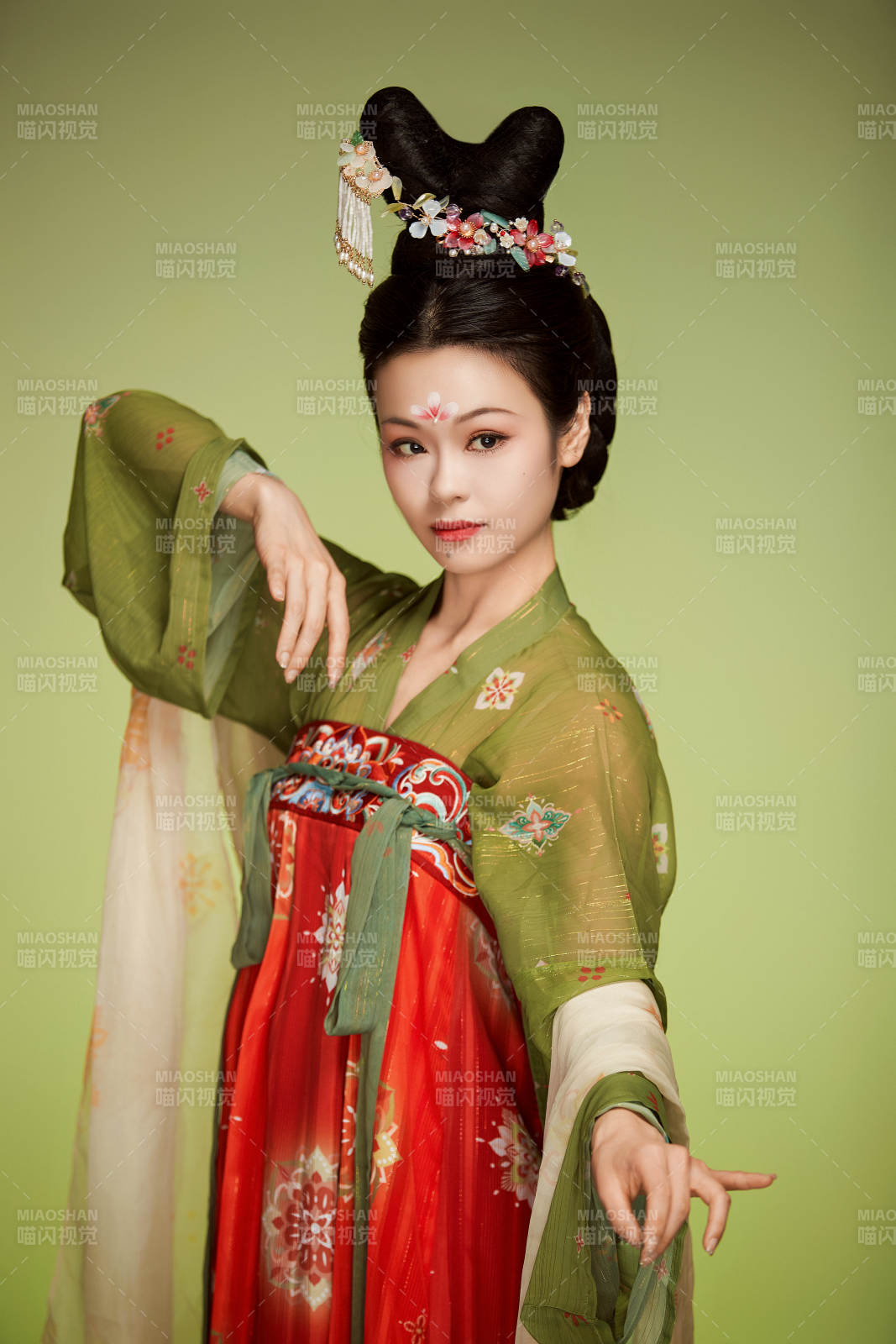 大唐風(fēng)韻女性古裝妝容造型