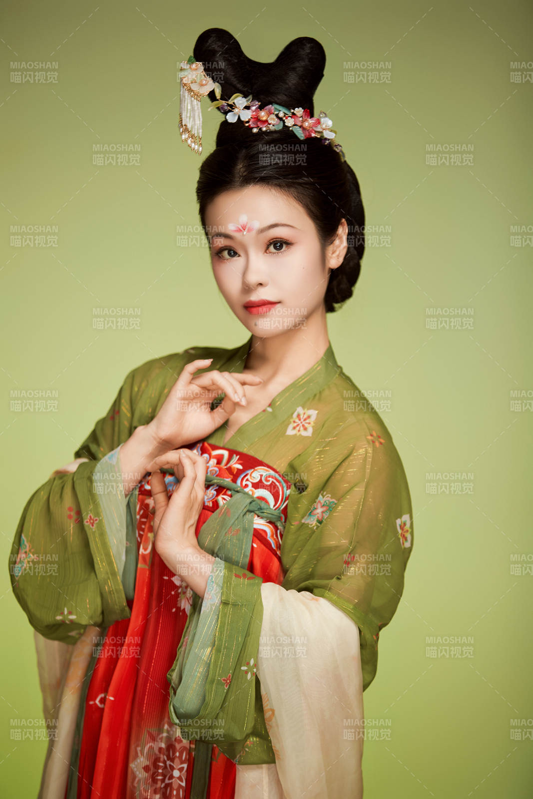 大唐風韻女性古裝妝容造型