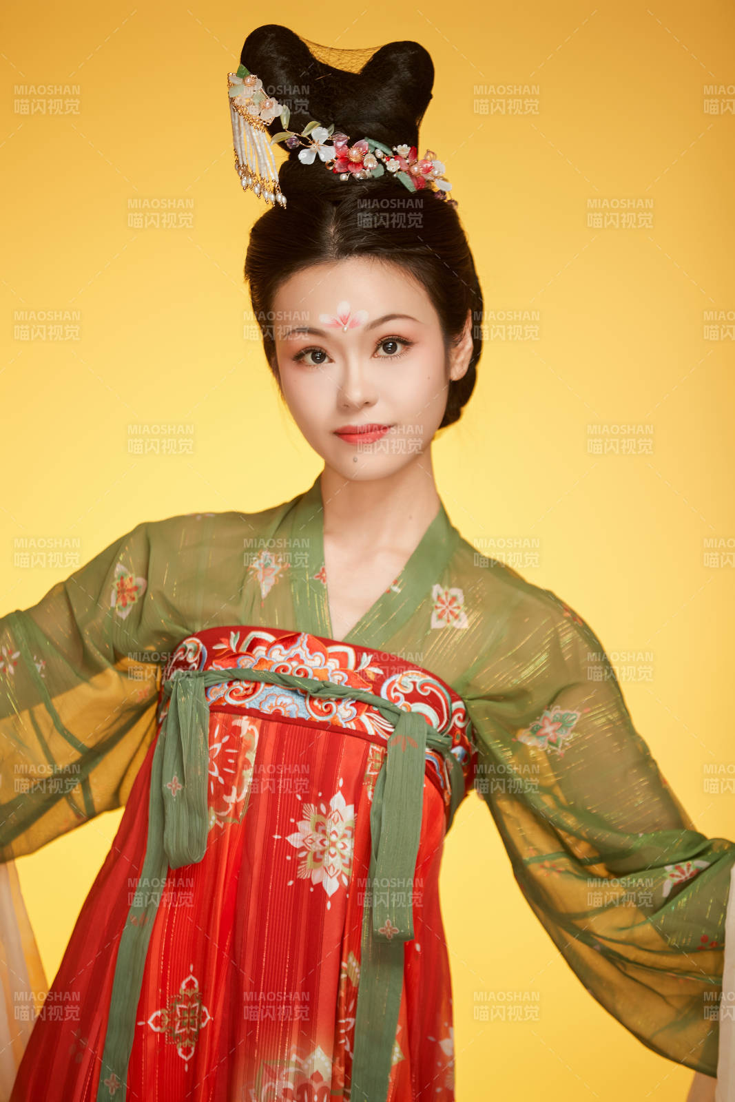 大唐風韻女性古裝妝容造型