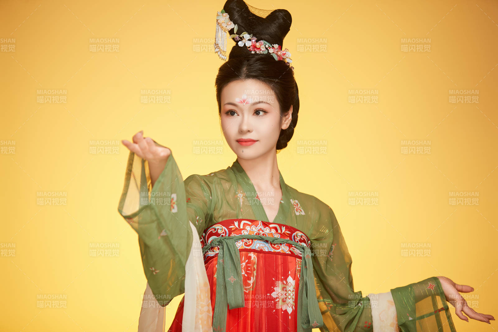 大唐風韻女性古裝妝容造型