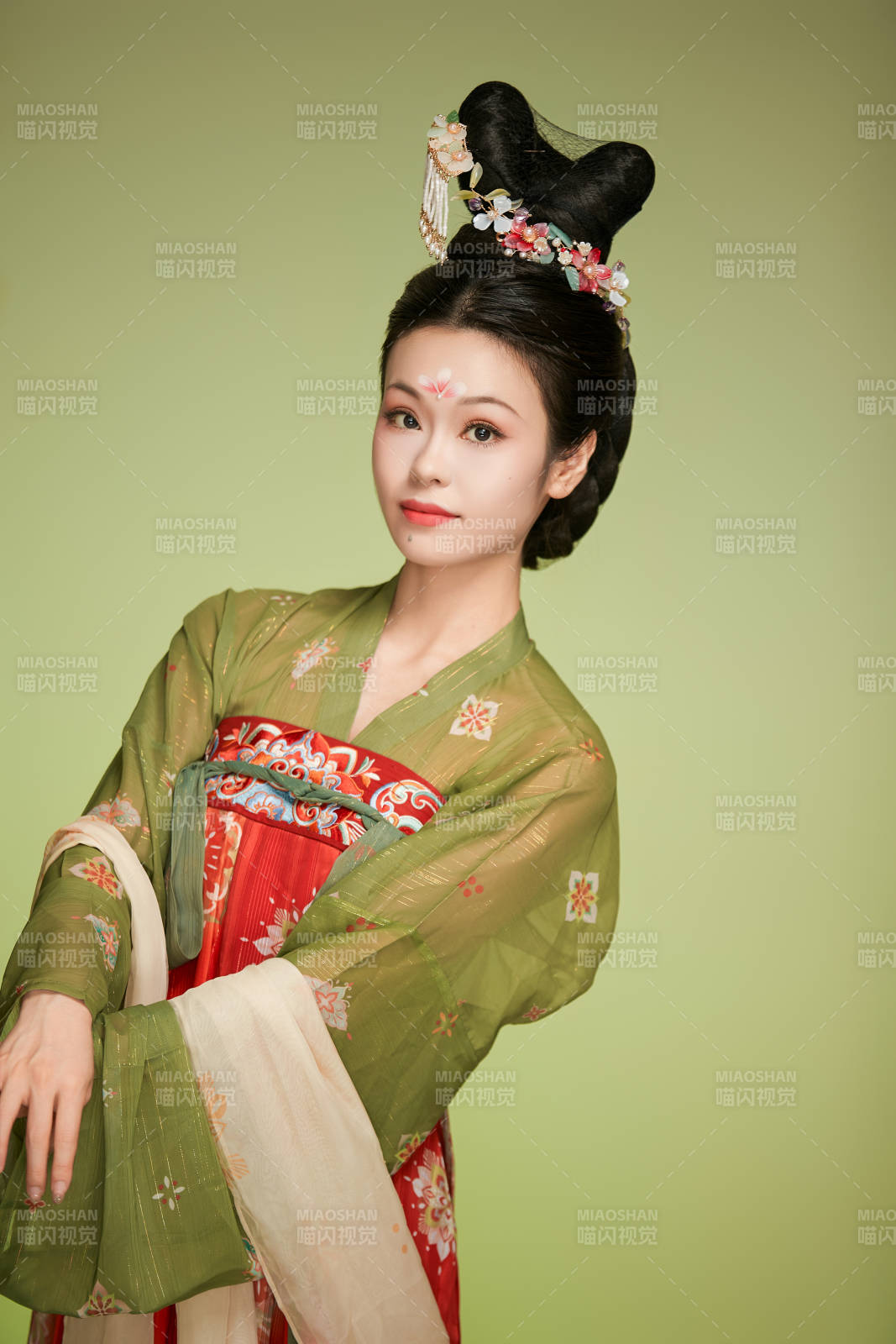 大唐風韻女性古裝妝容造型