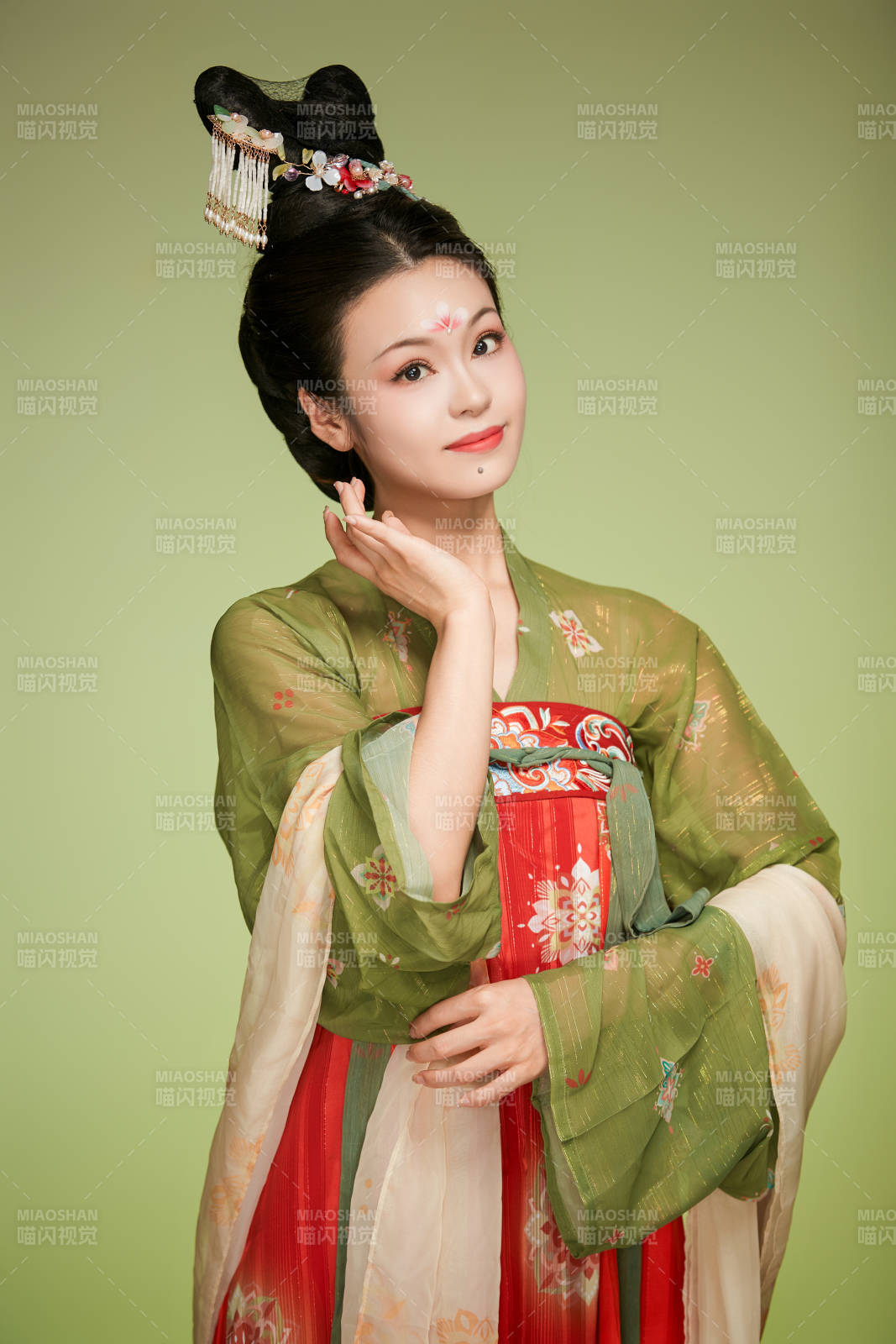 大唐風韻女性古裝妝容造型