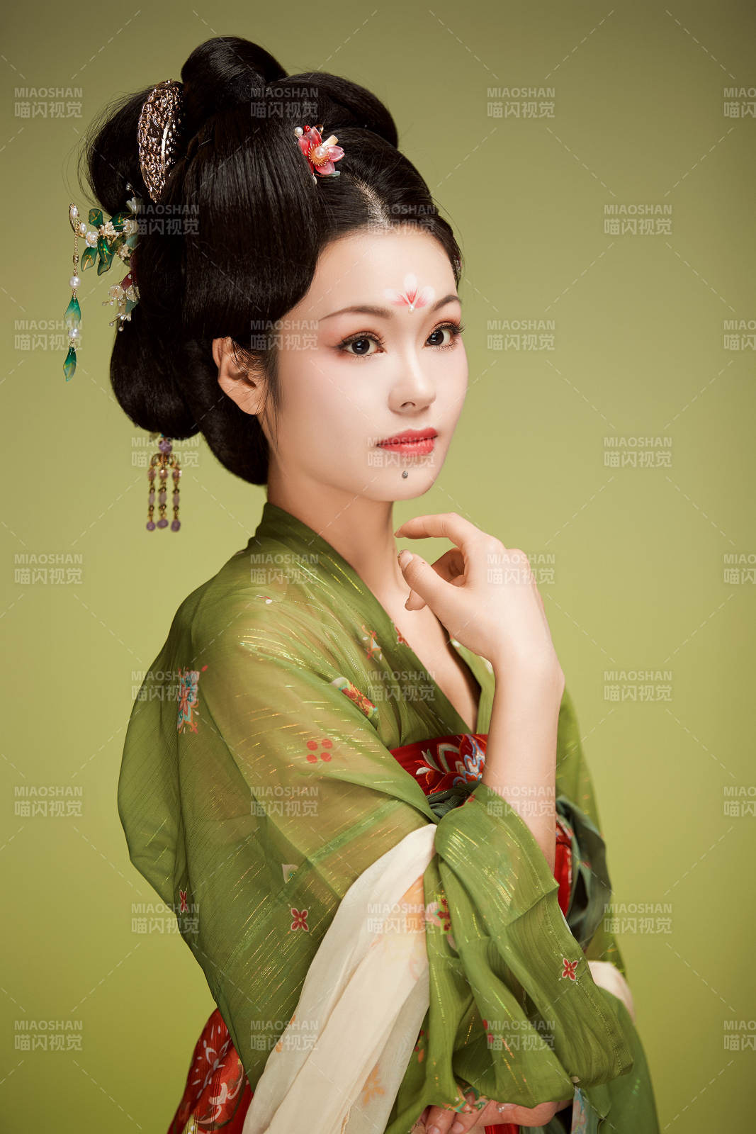 大唐風韻女性古裝妝容造型