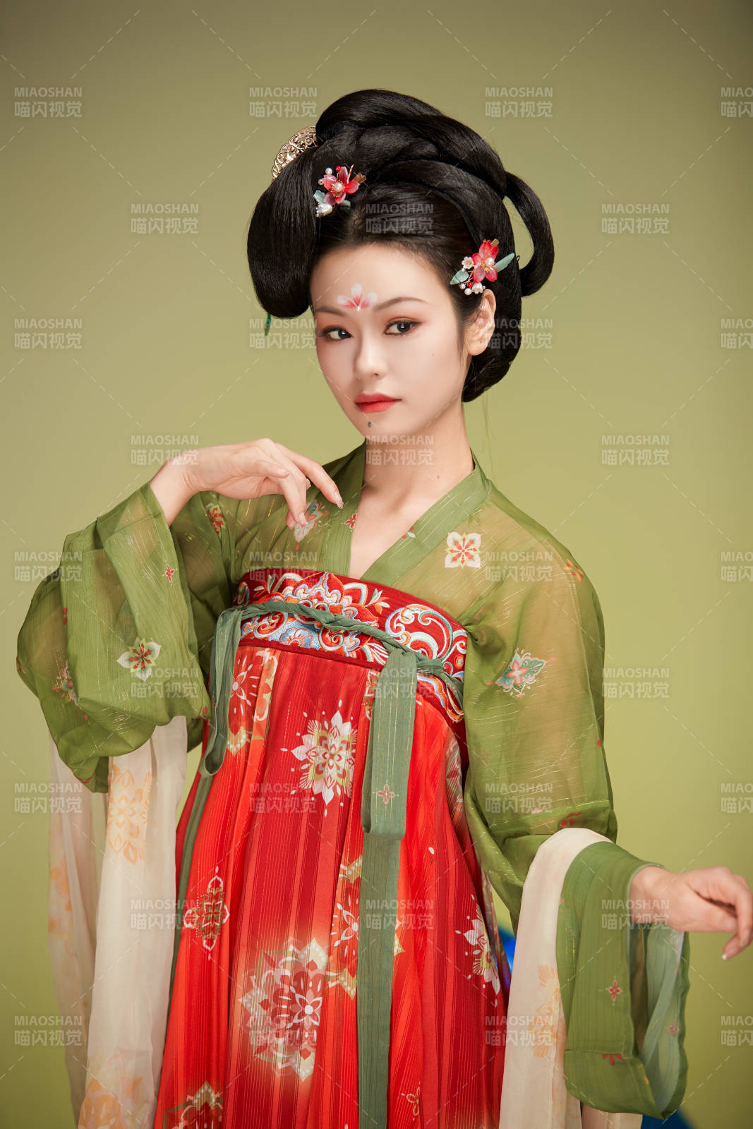 大唐風韻女性古裝妝容造型