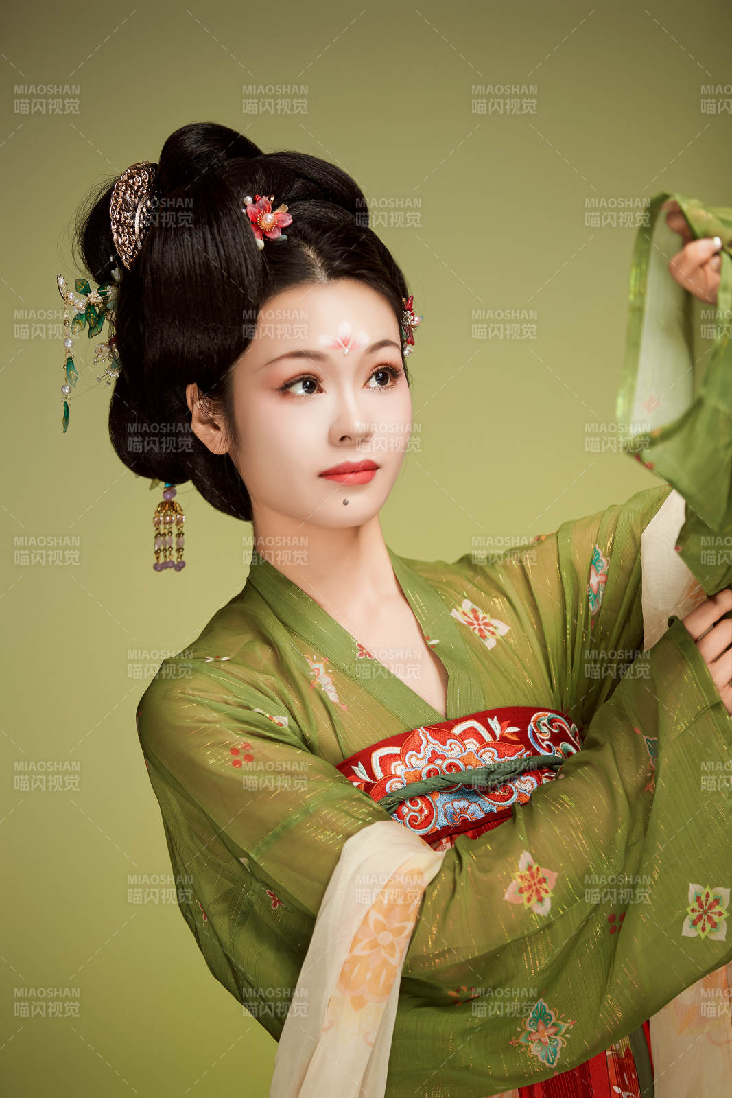 大唐風韻女性古裝妝容造型