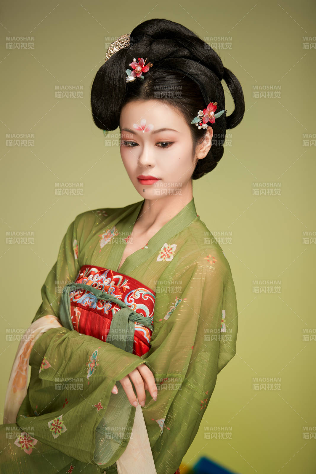 大唐風韻女性古裝妝容造型