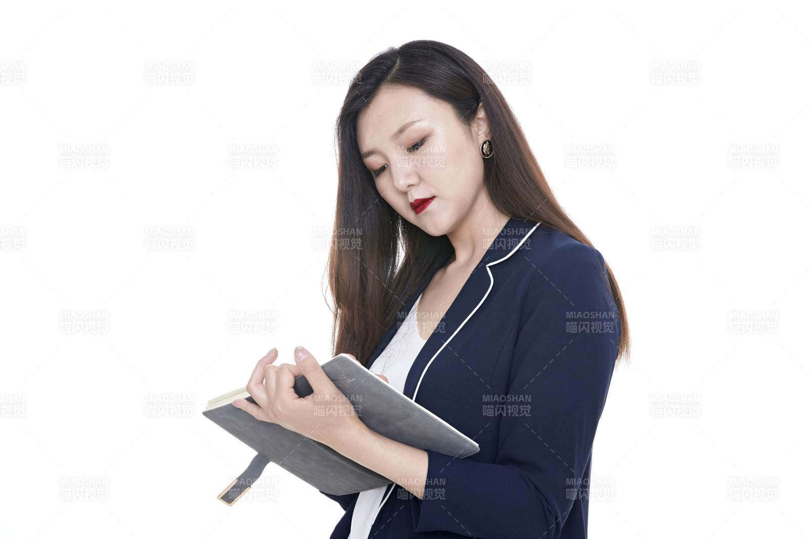 棚拍白色背景的亞洲青年女性商務(wù)公關(guān)