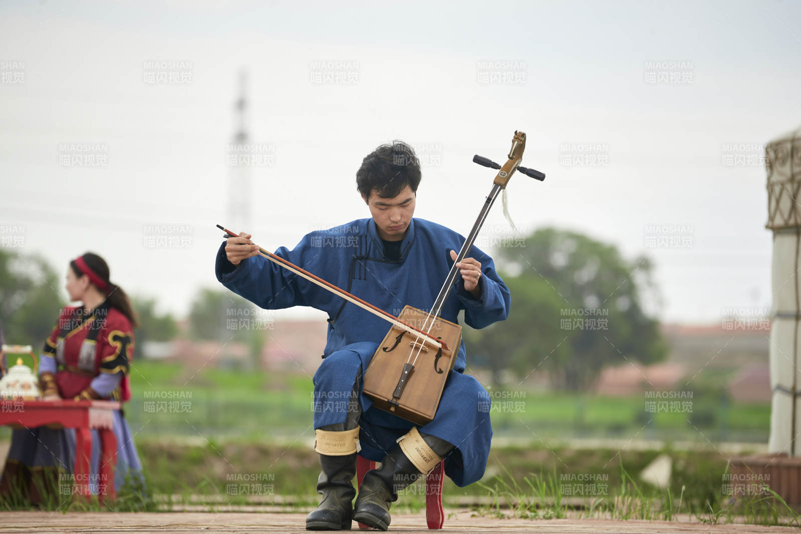 那達(dá)慕大會(huì)上的蒙古馬頭琴樂手