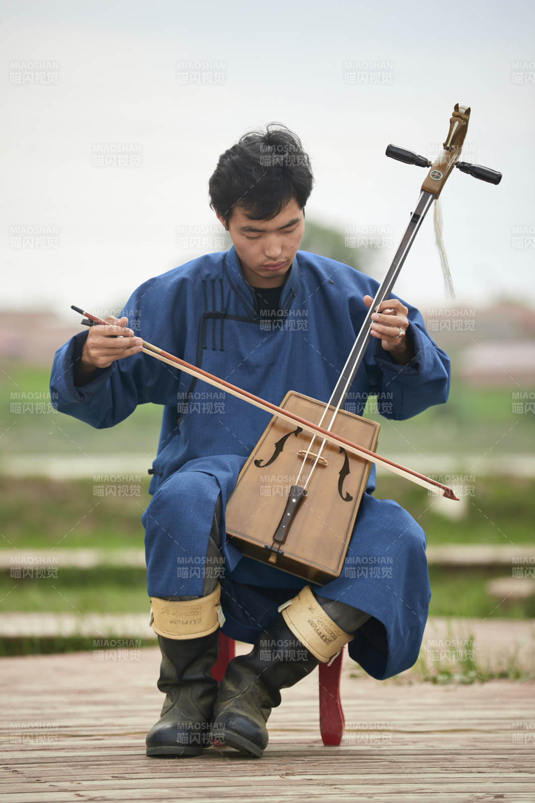 那達慕大會上的蒙古馬頭琴樂手