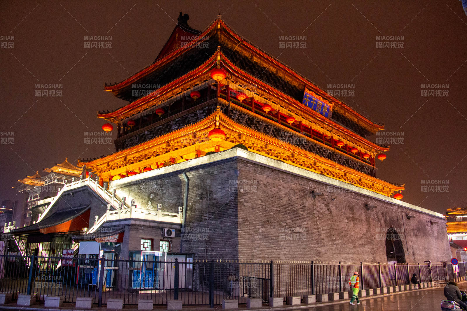 西安夜色中的鐘樓