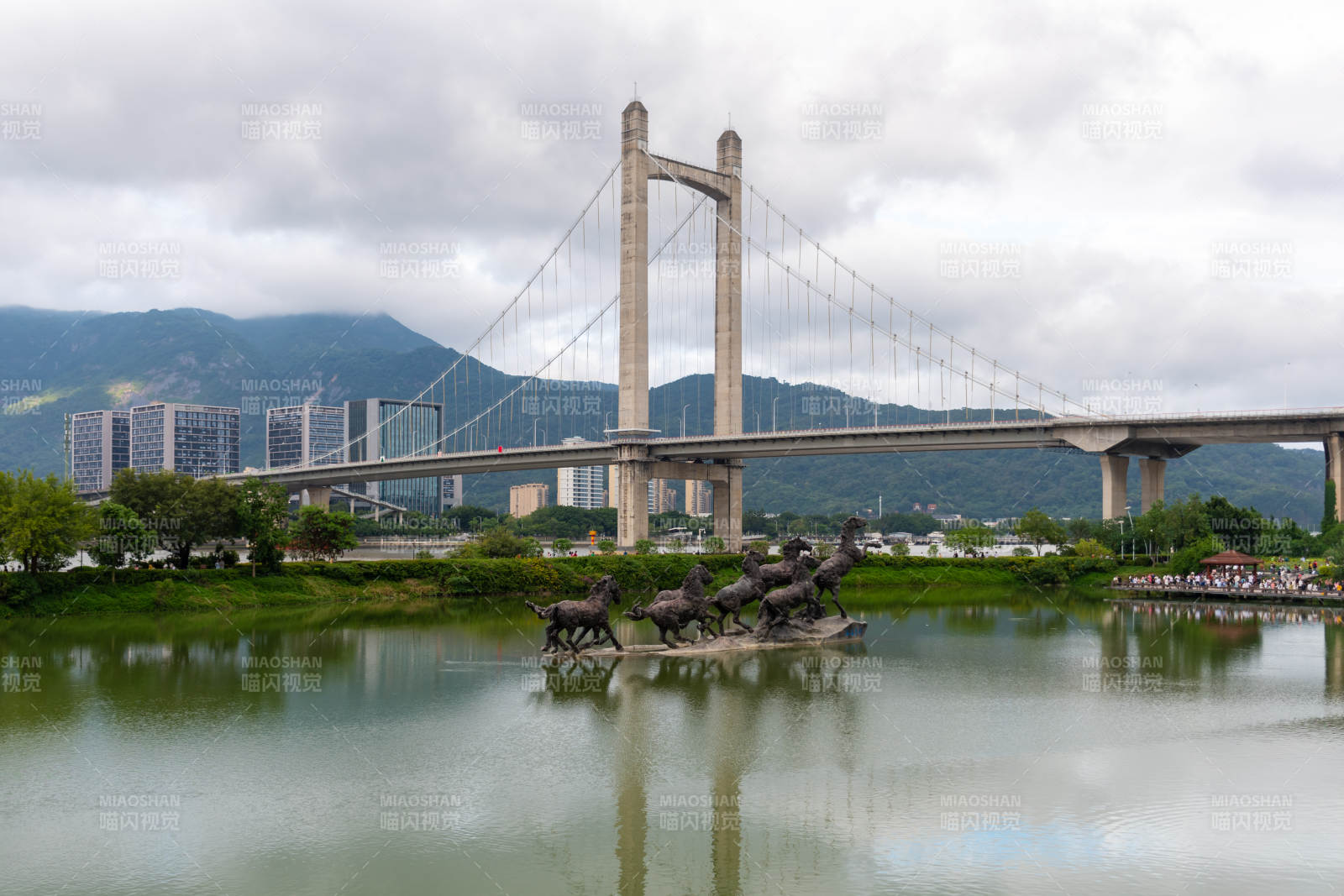 福州鼓山大橋與群馬奔騰