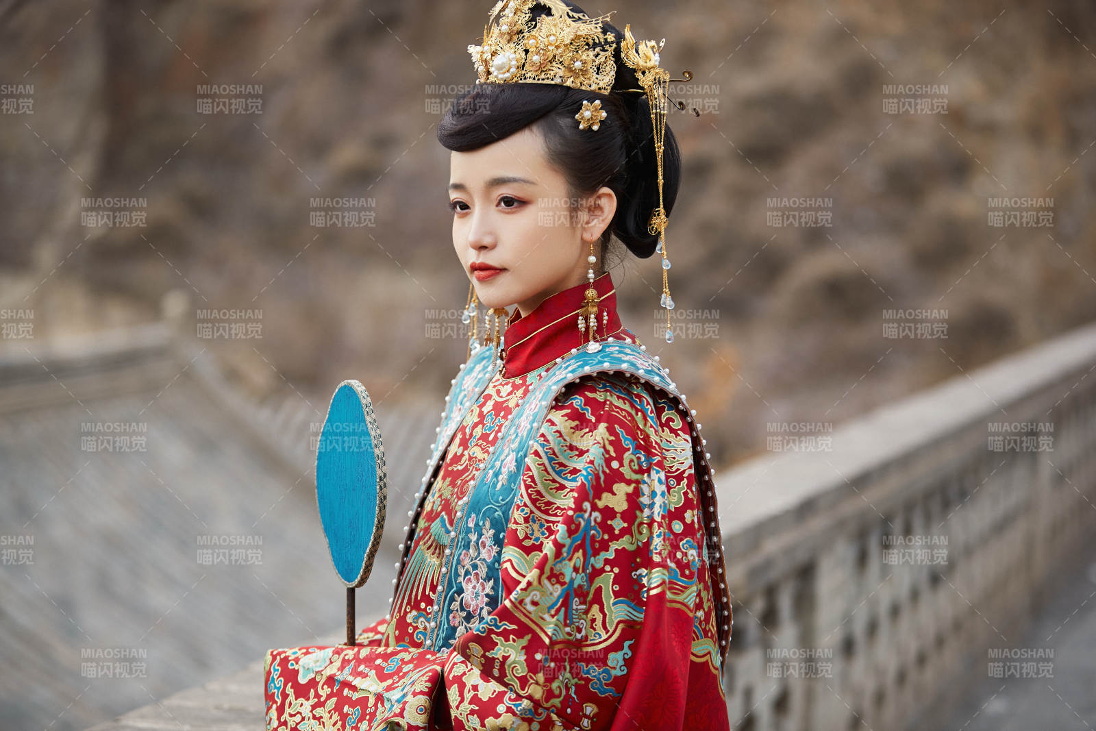 身穿明朝古裝漢服婚服的東方新娘