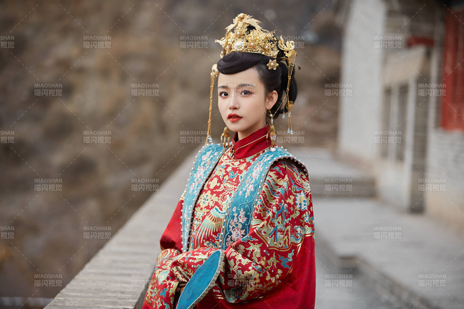 身穿明朝古裝漢服婚服的東方新娘