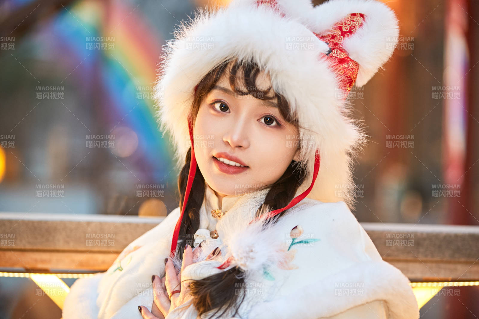 身穿古裝漢服可愛的的東方少女