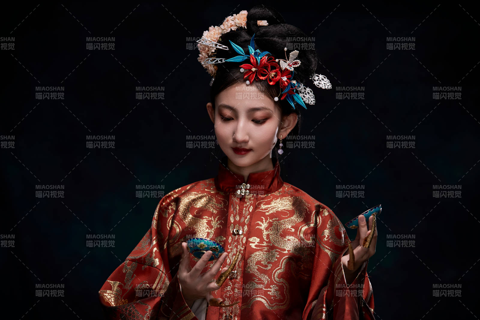 身穿明朝古裝漢服的東方少女