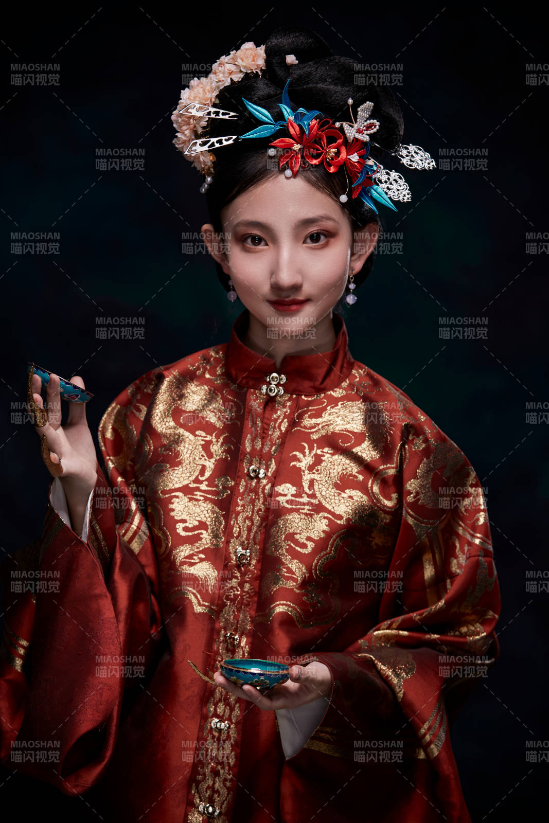 身穿明朝古裝漢服的東方少女