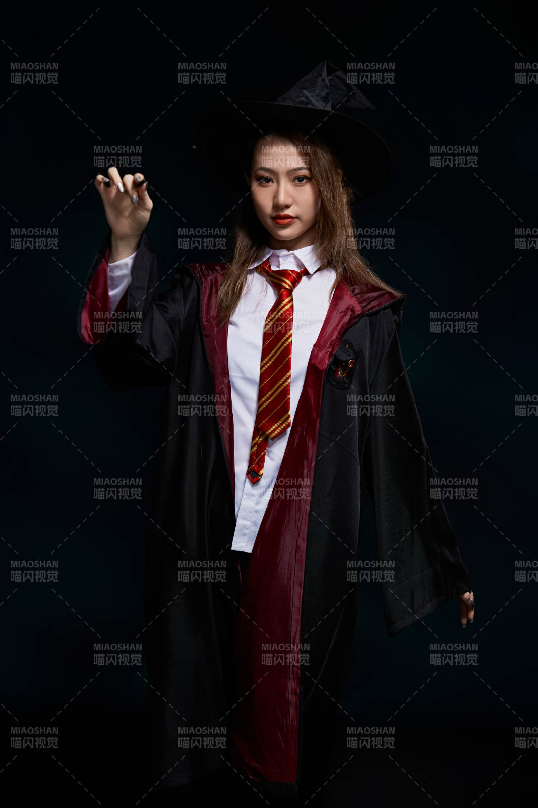 哈利波特角色扮演的亞洲美女