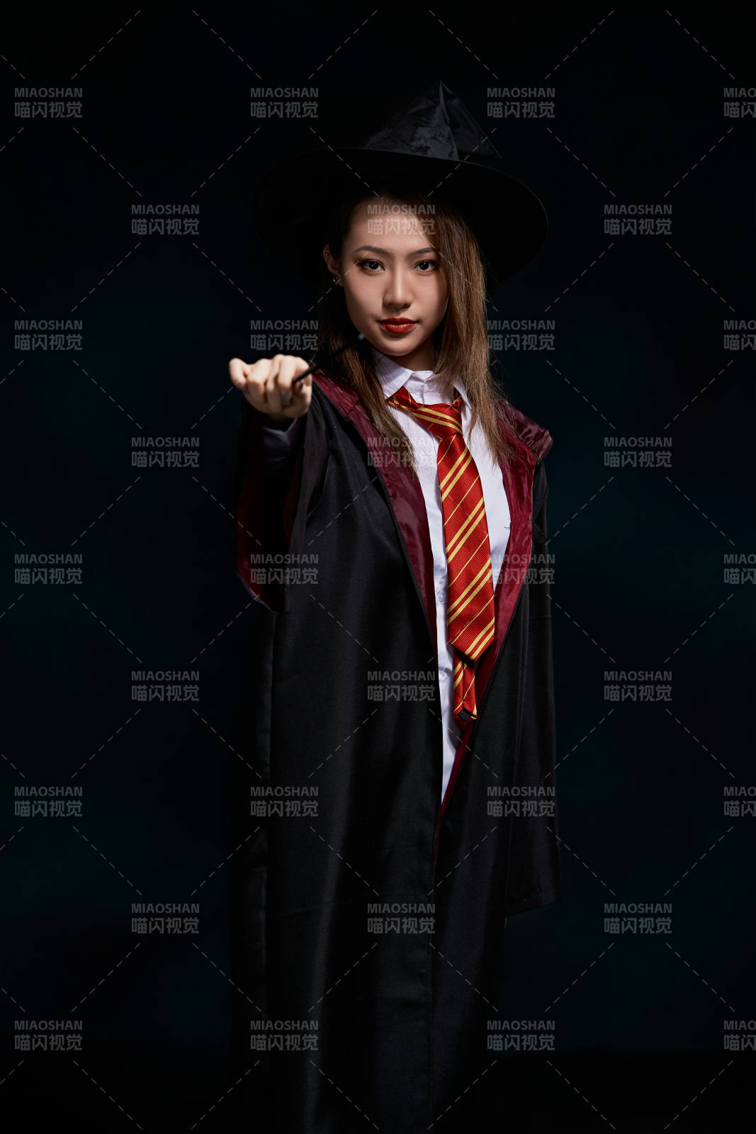 哈利波特角色扮演的亞洲美女