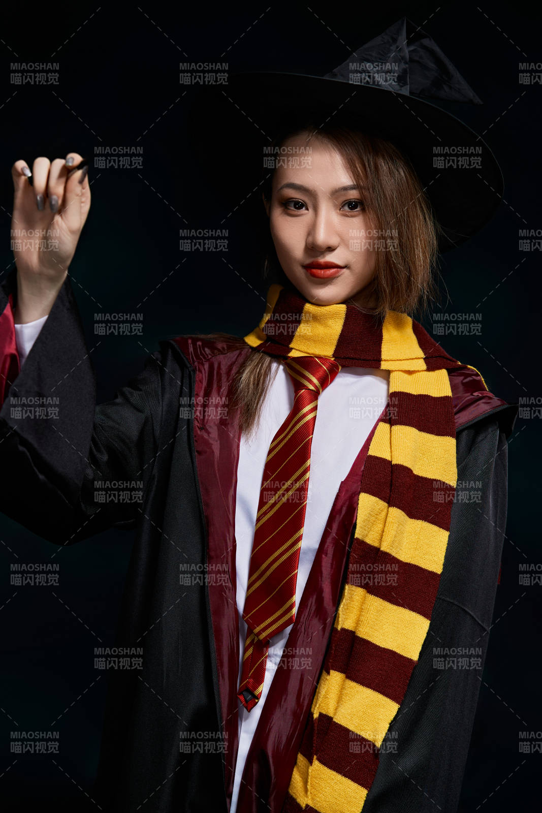 哈利波特角色扮演的亞洲美女