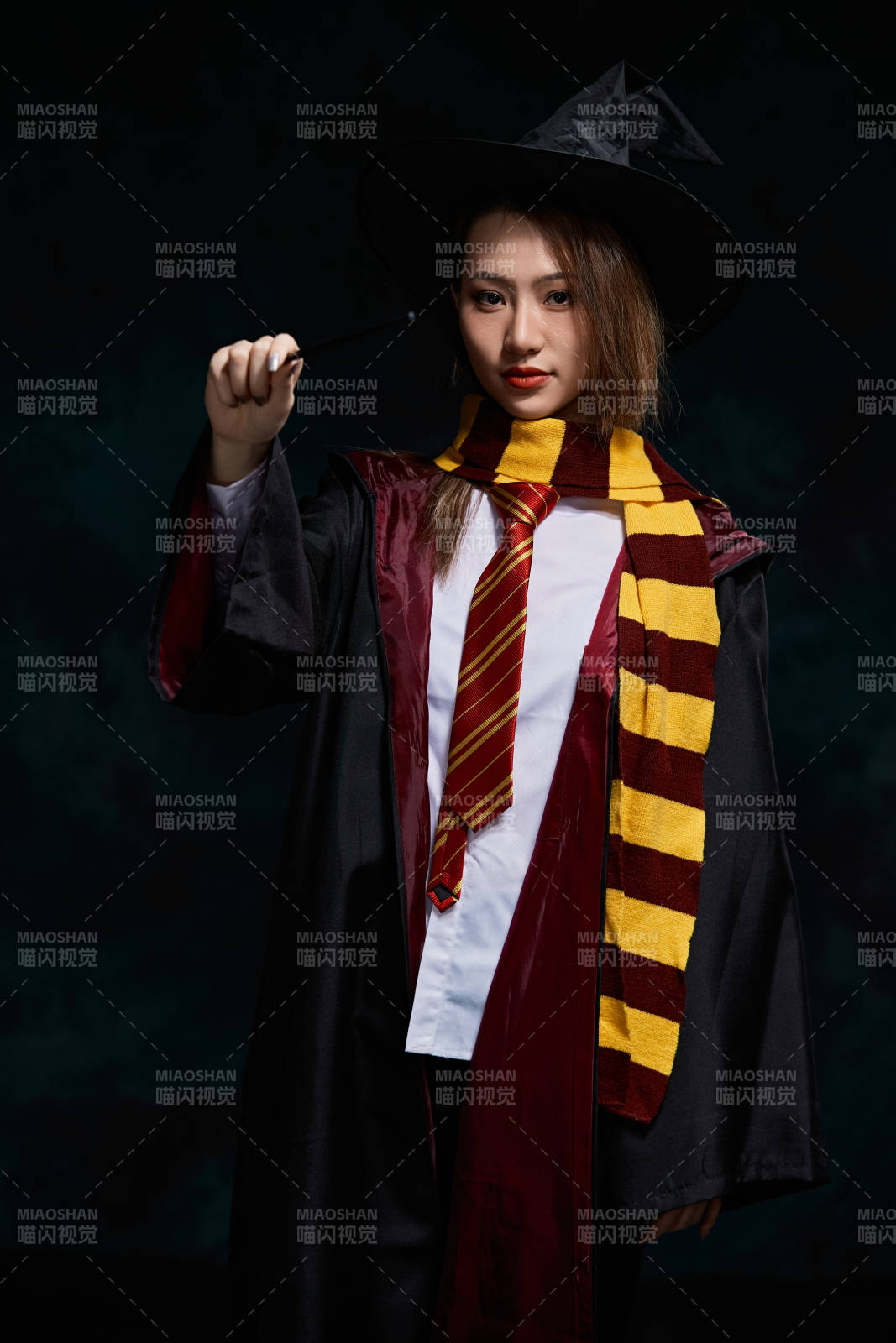 哈利波特角色扮演的亞洲美女