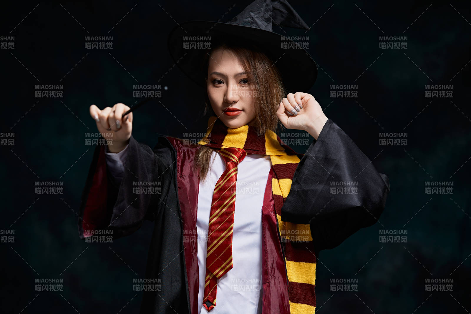 哈利波特角色扮演的亞洲美女