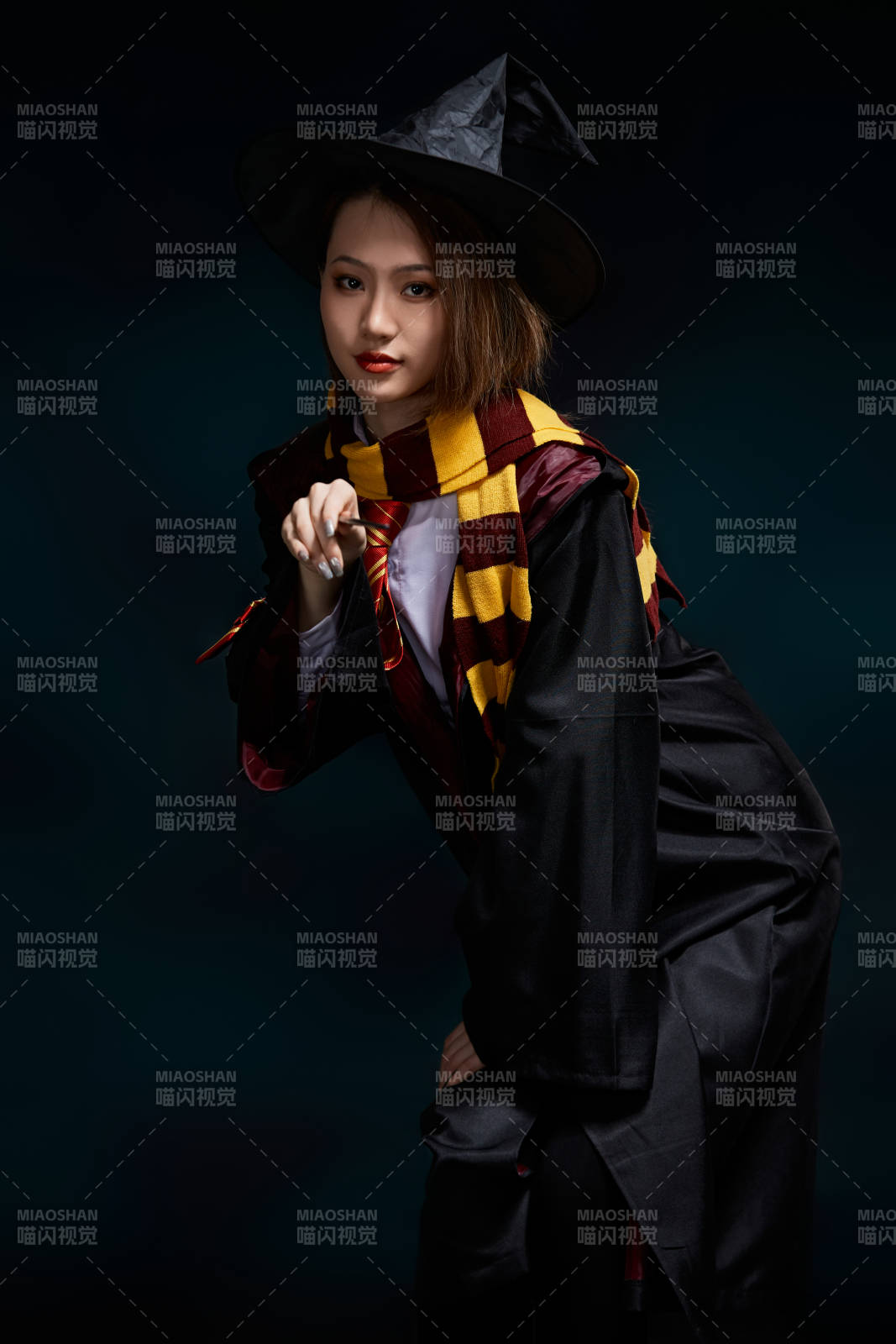 哈利波特角色扮演的亞洲美女