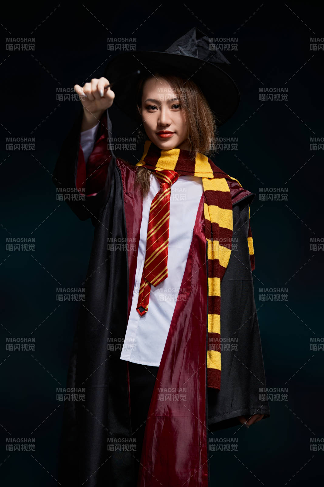 哈利波特角色扮演的亞洲美女