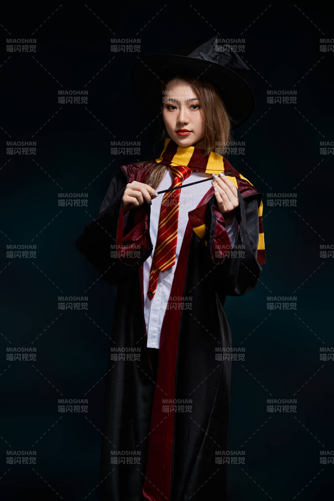 哈利波特角色扮演的亞洲美女