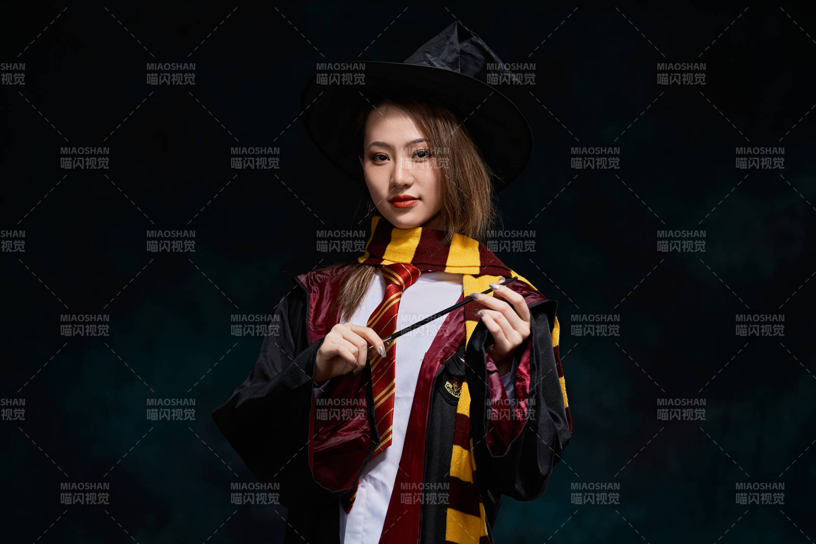 哈利波特角色扮演的亞洲美女