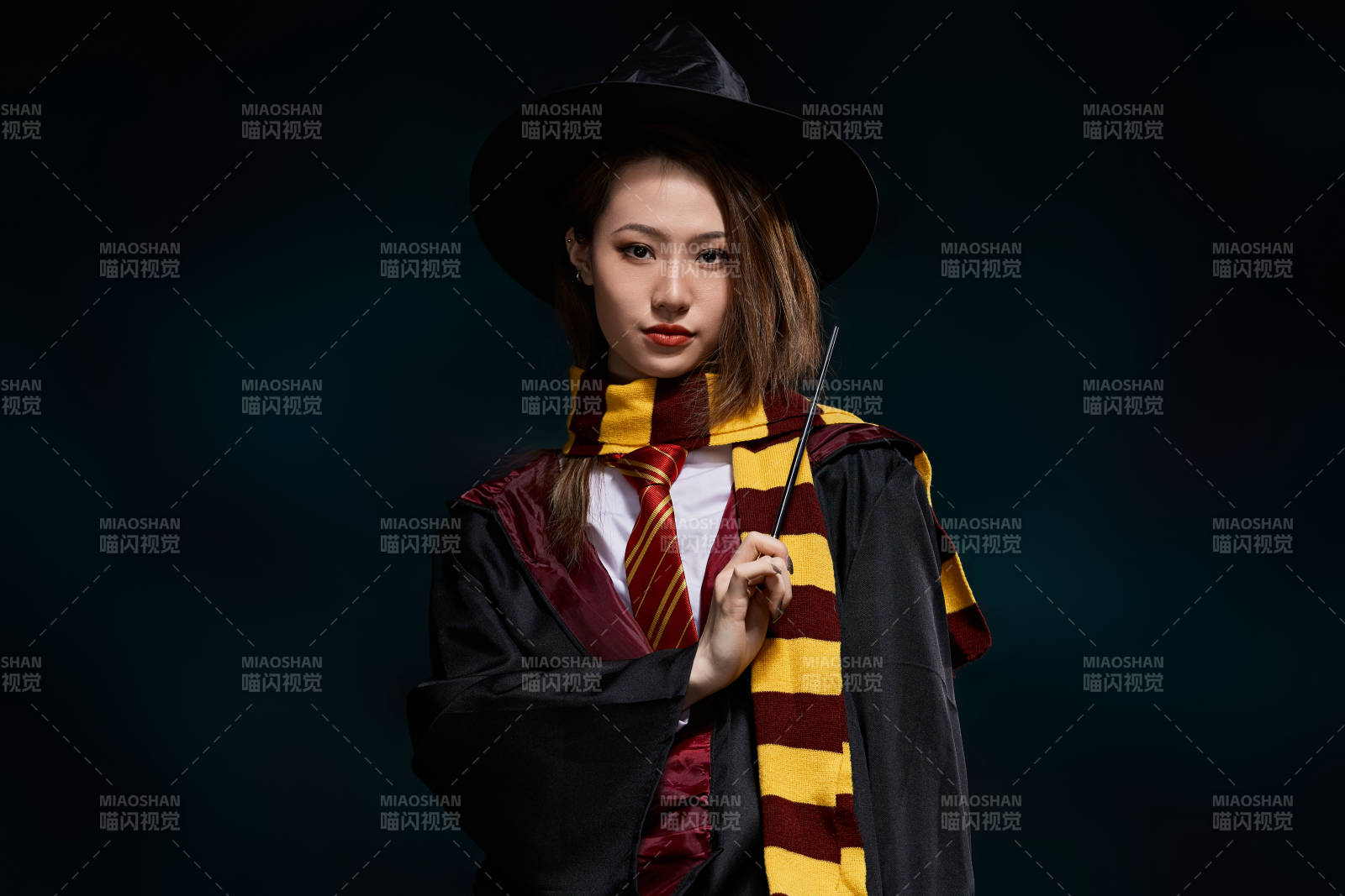 哈利波特角色扮演的亞洲美女