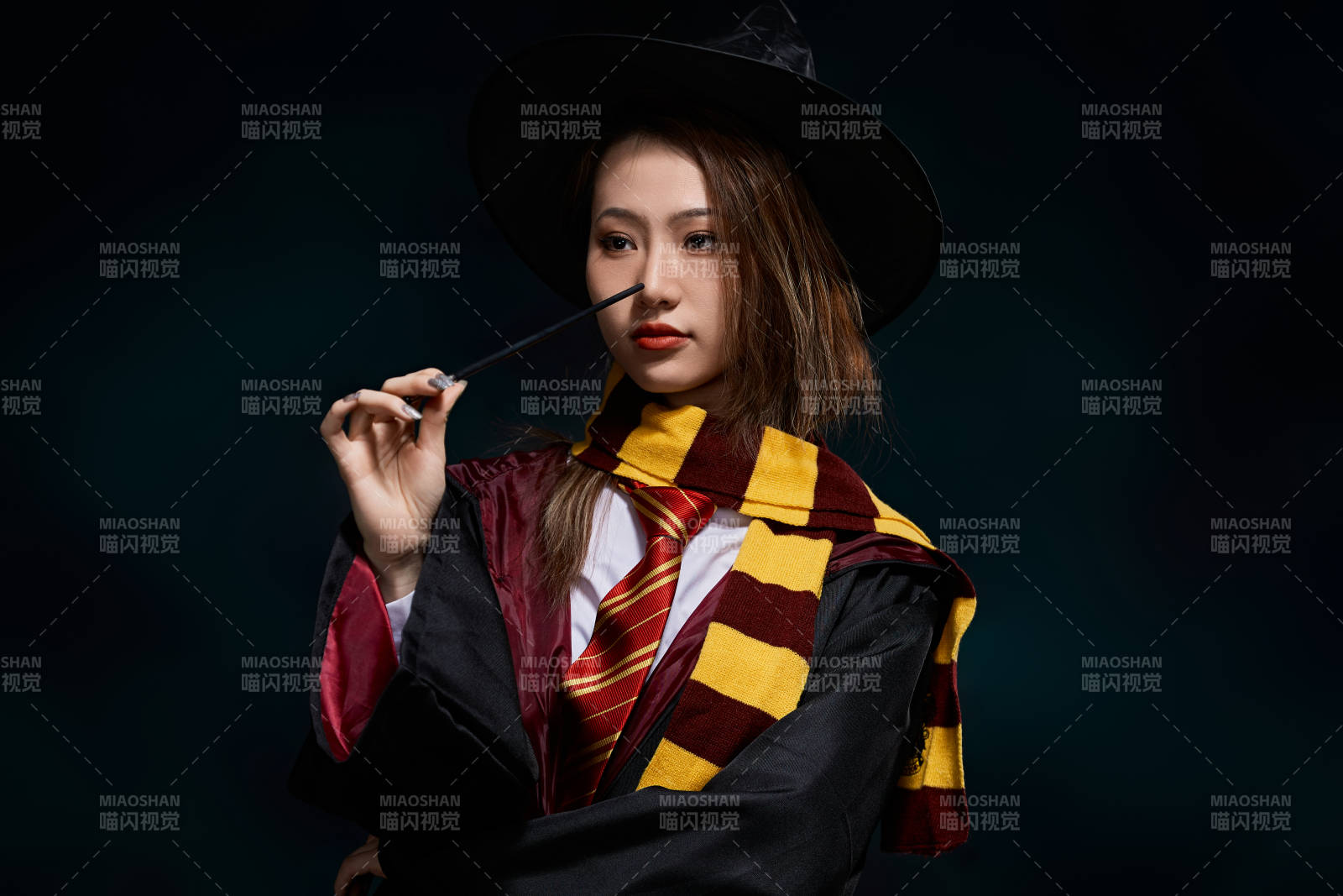 哈利波特角色扮演的亞洲美女