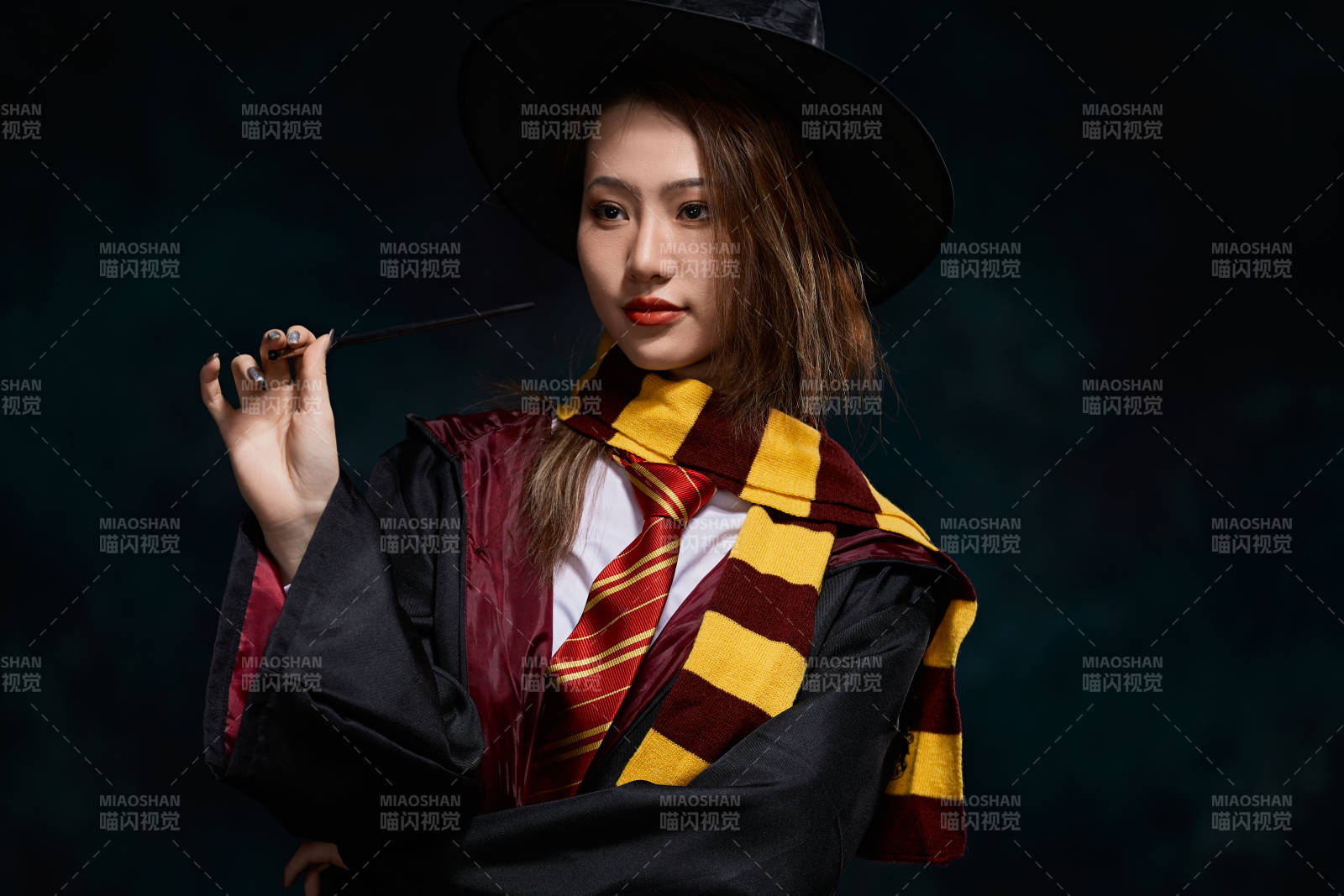 哈利波特角色扮演的亞洲美女