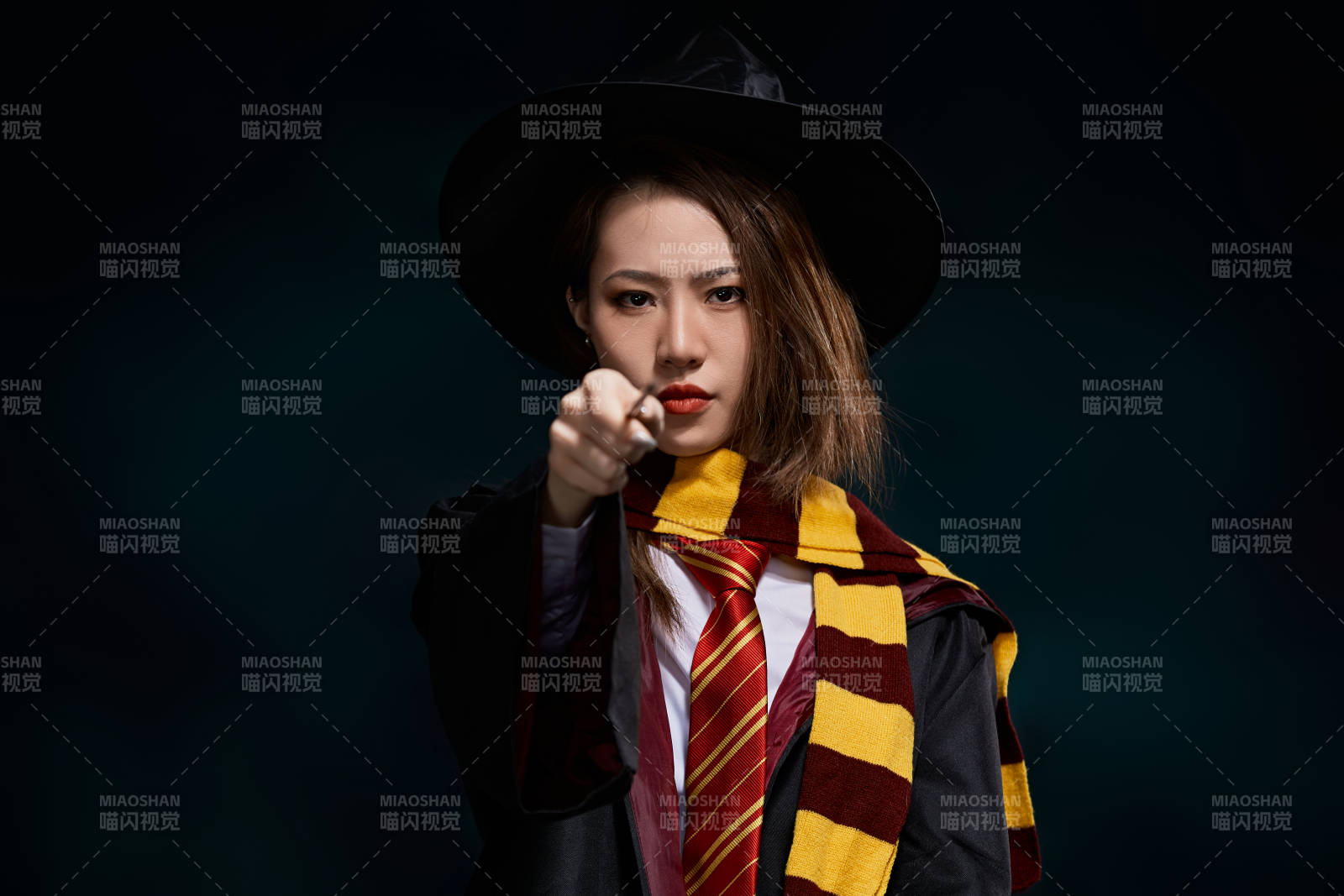 哈利波特角色扮演的亞洲美女