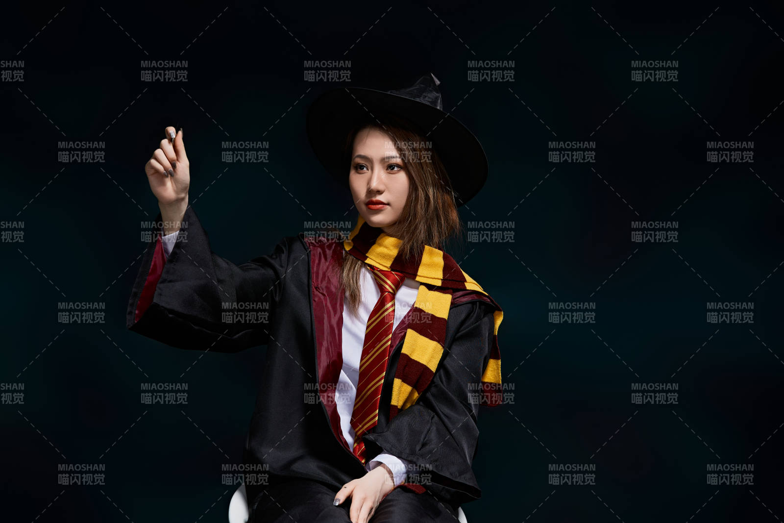 哈利波特角色扮演的亞洲美女