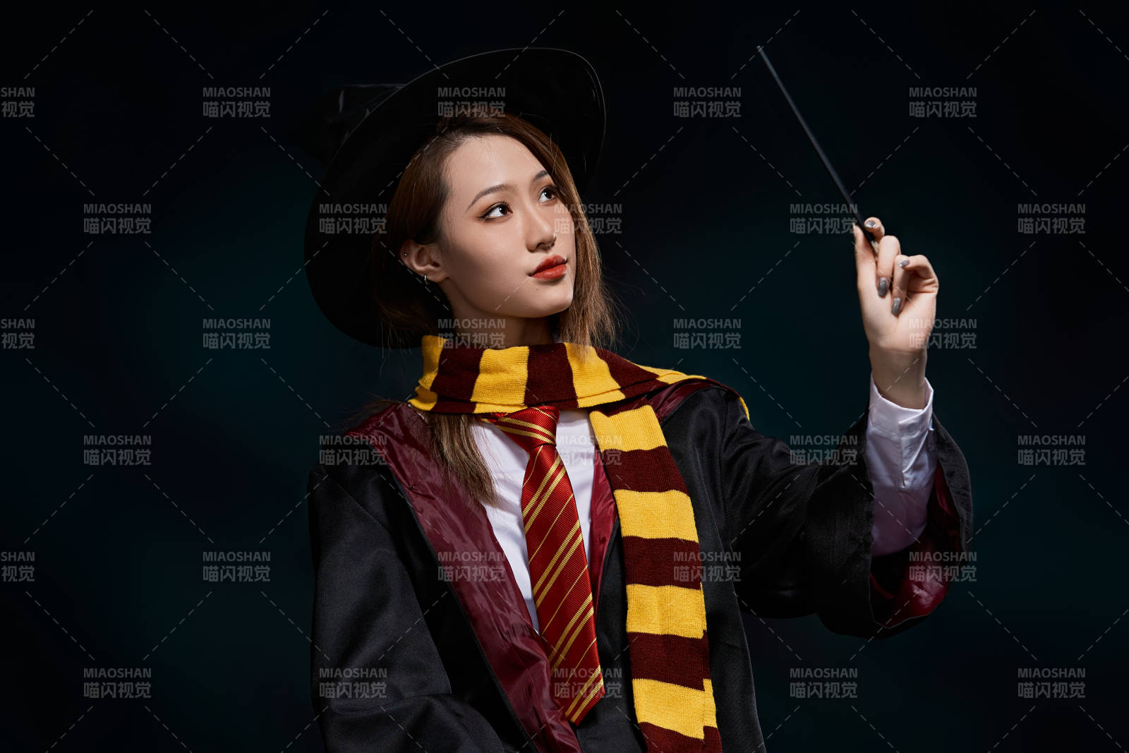 哈利波特角色扮演的亞洲美女