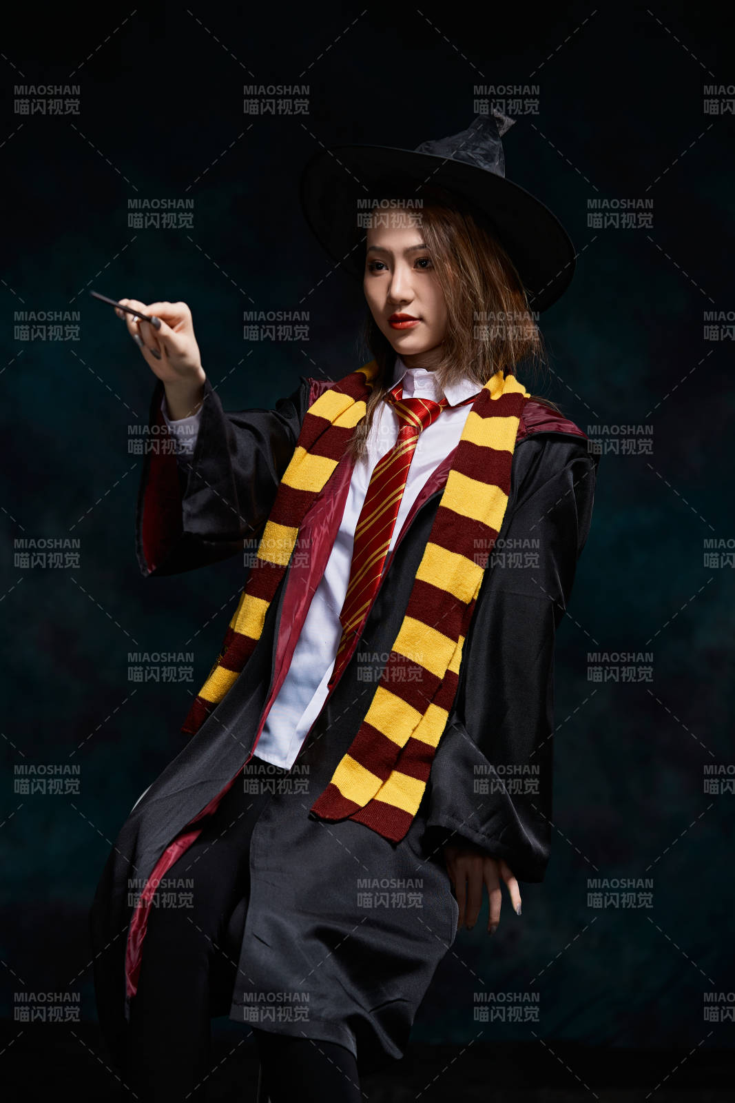 哈利波特角色扮演的亞洲美女