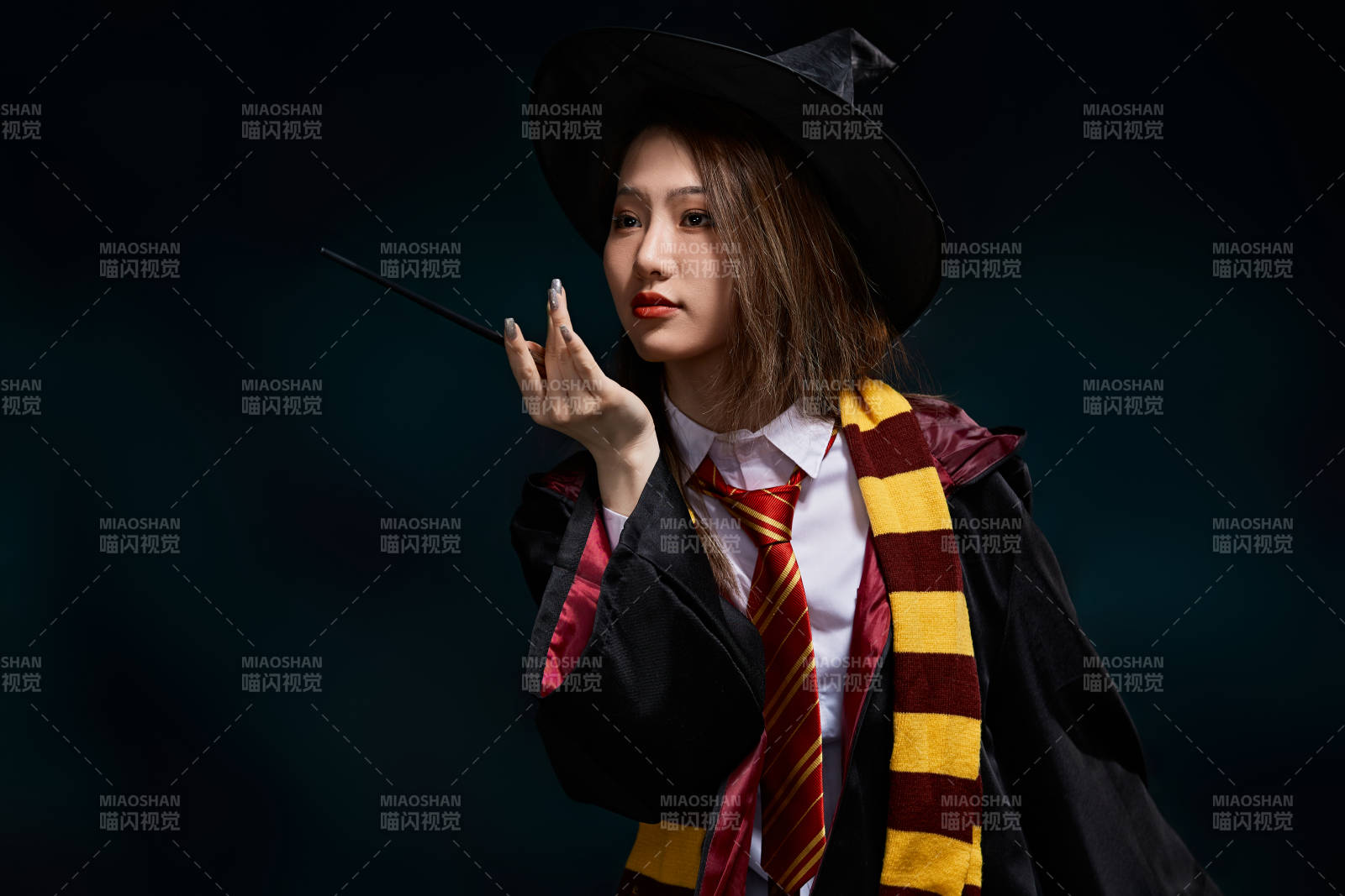 哈利波特角色扮演的亞洲美女