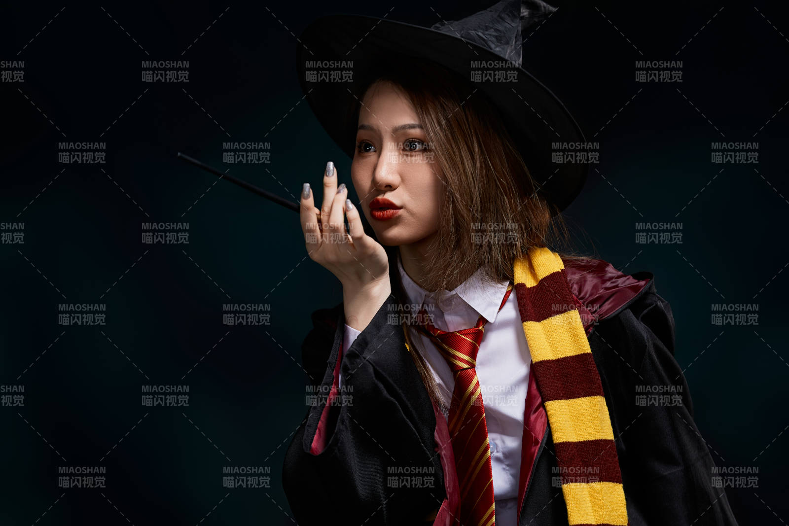 哈利波特角色扮演的亞洲美女