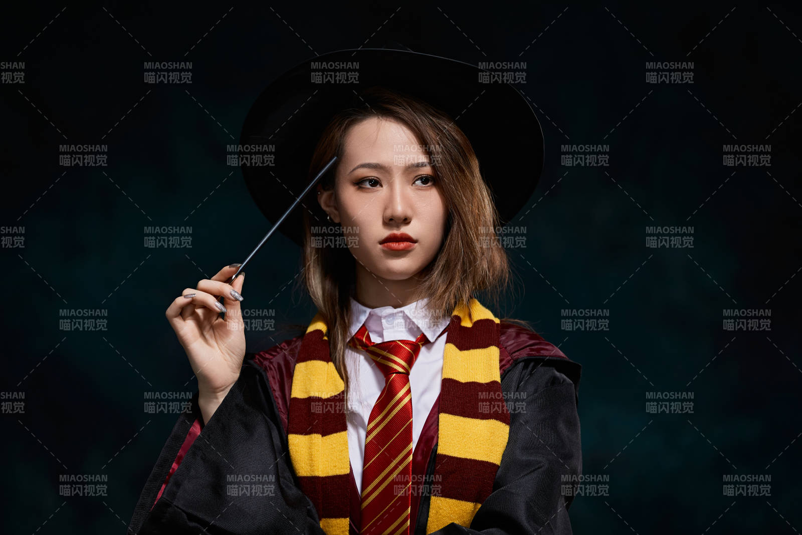 哈利波特角色扮演的亞洲美女