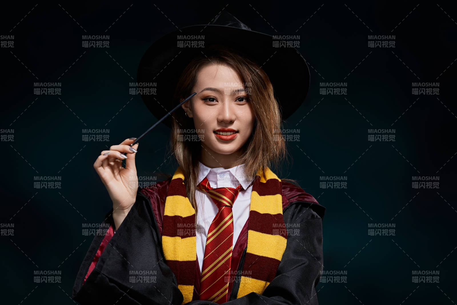 哈利波特角色扮演的亞洲美女