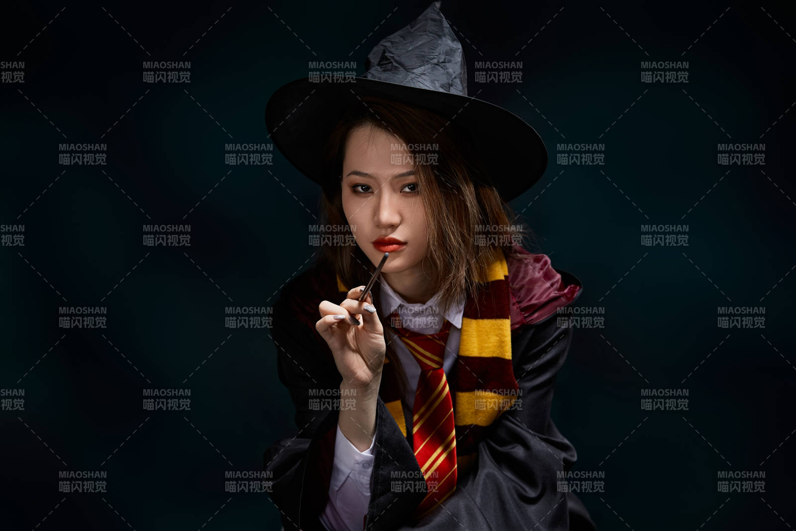 哈利波特角色扮演的亞洲美女