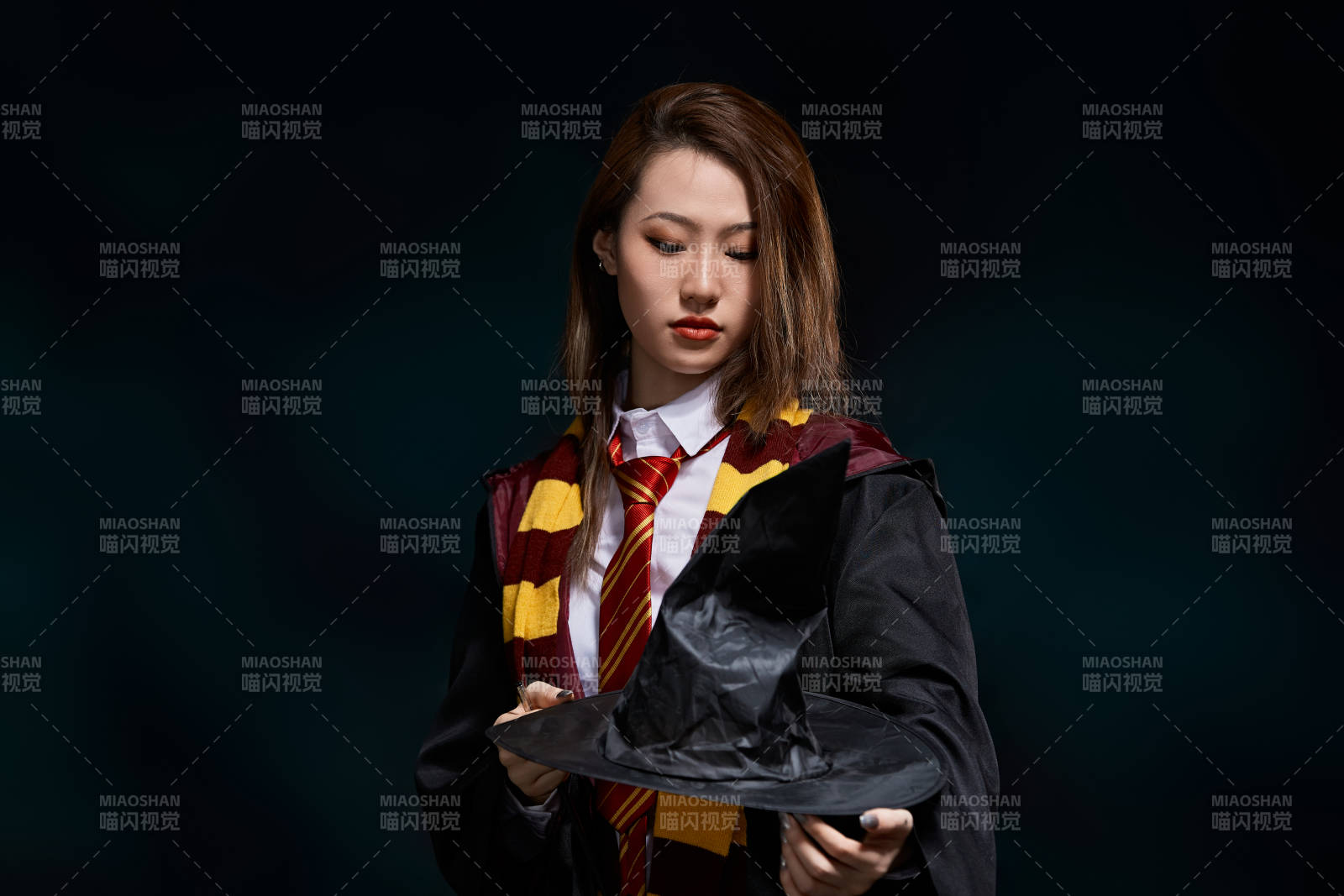 哈利波特角色扮演的亞洲美女