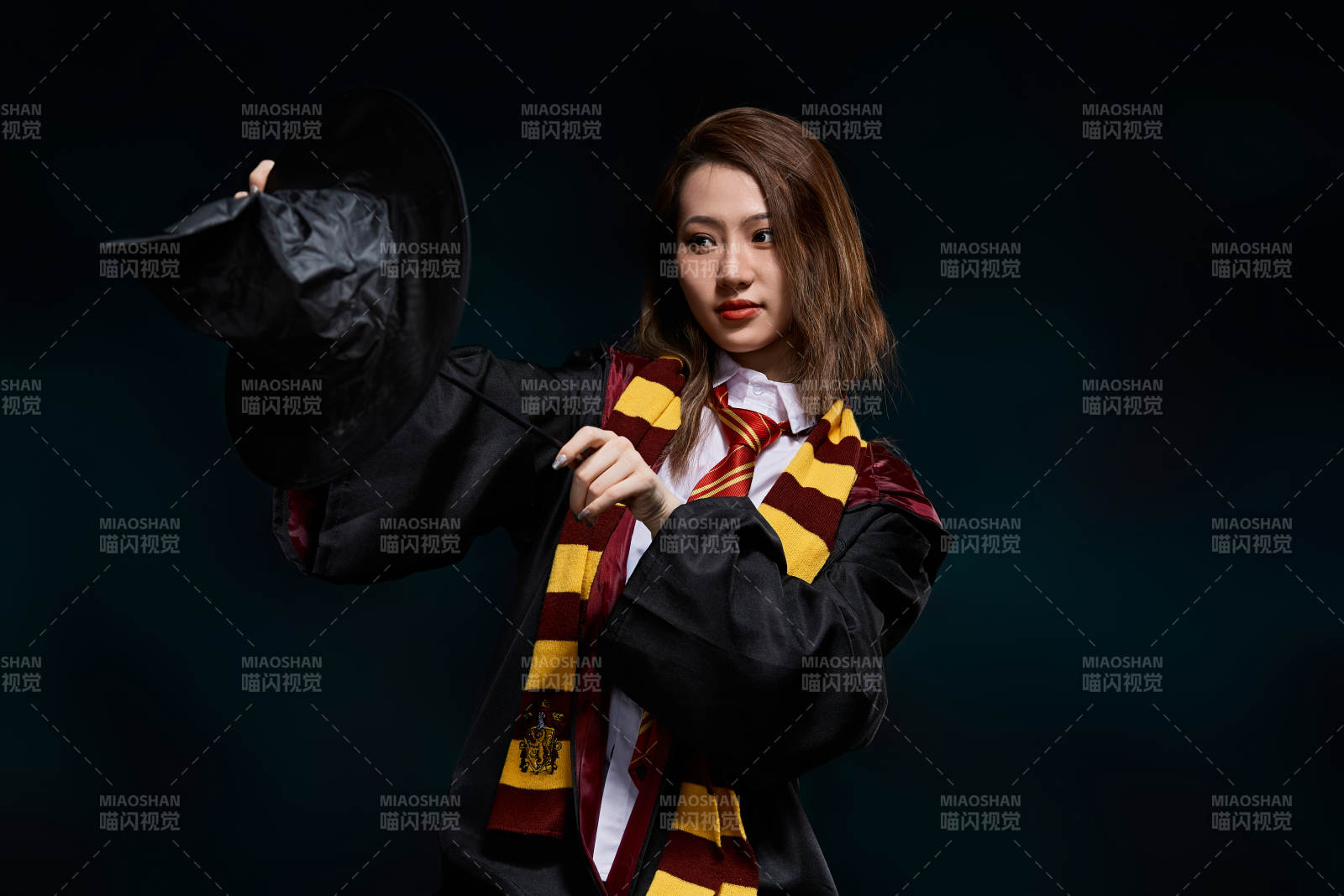 哈利波特角色扮演的亞洲美女