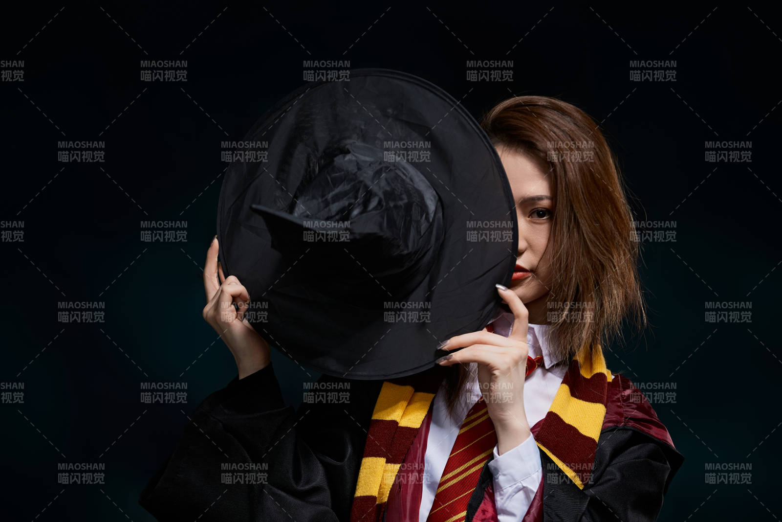 哈利波特角色扮演的亞洲美女