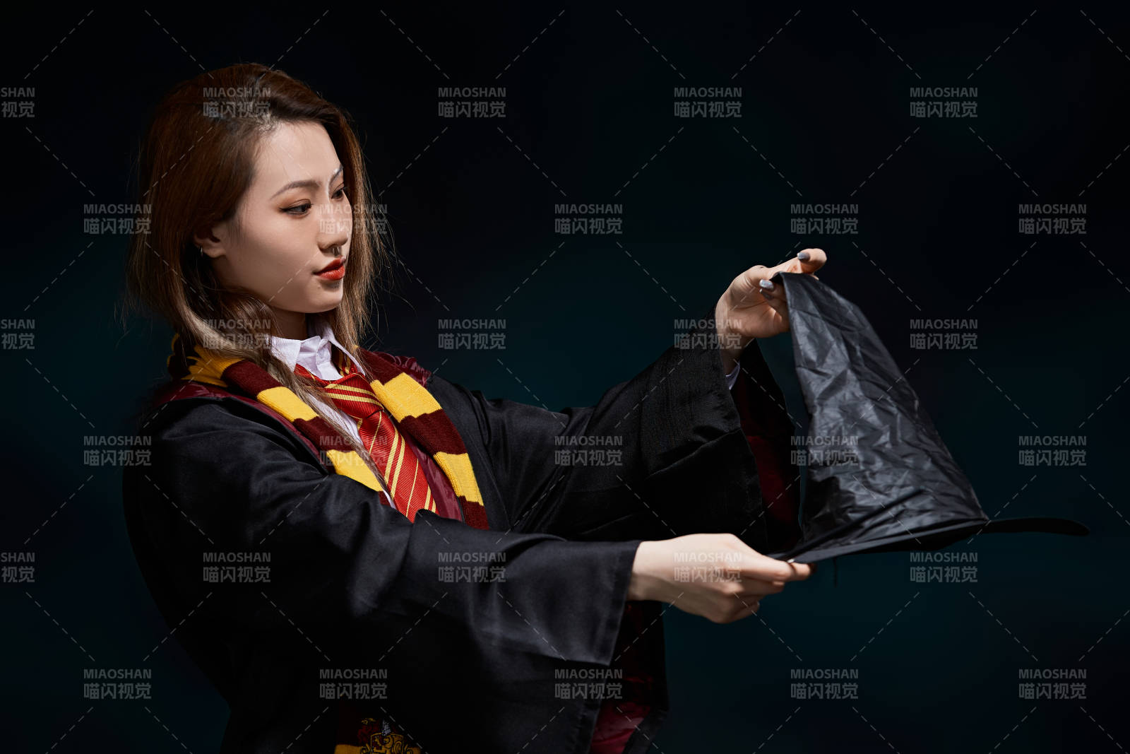 哈利波特角色扮演的亞洲美女