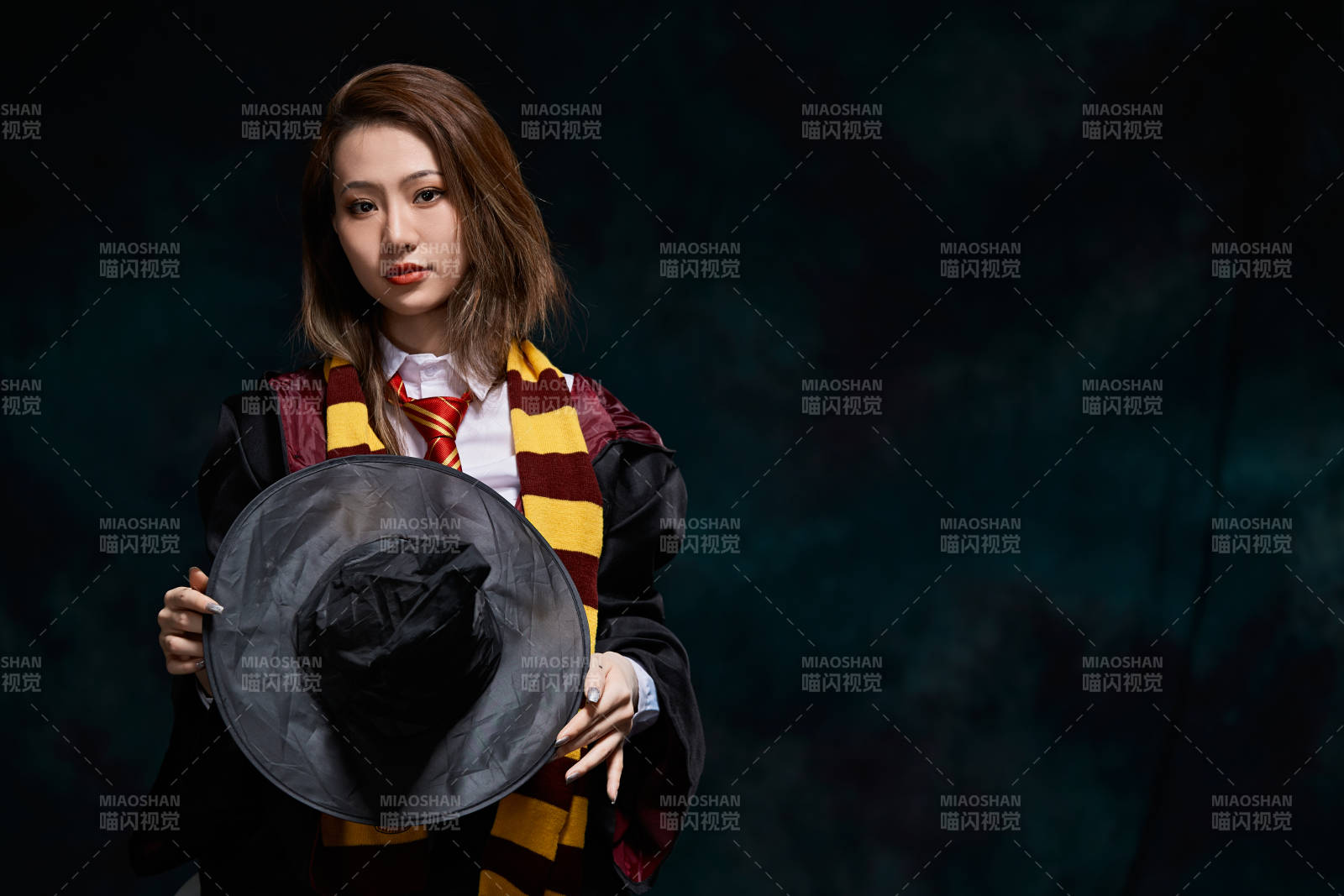 哈利波特角色扮演的亞洲美女