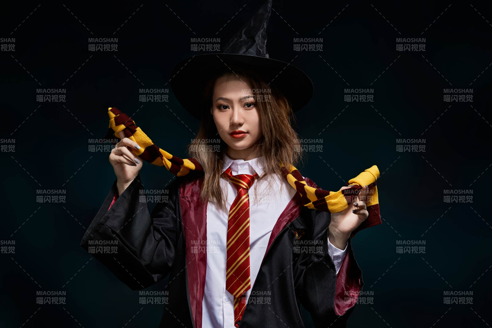 哈利波特角色扮演的亞洲美女