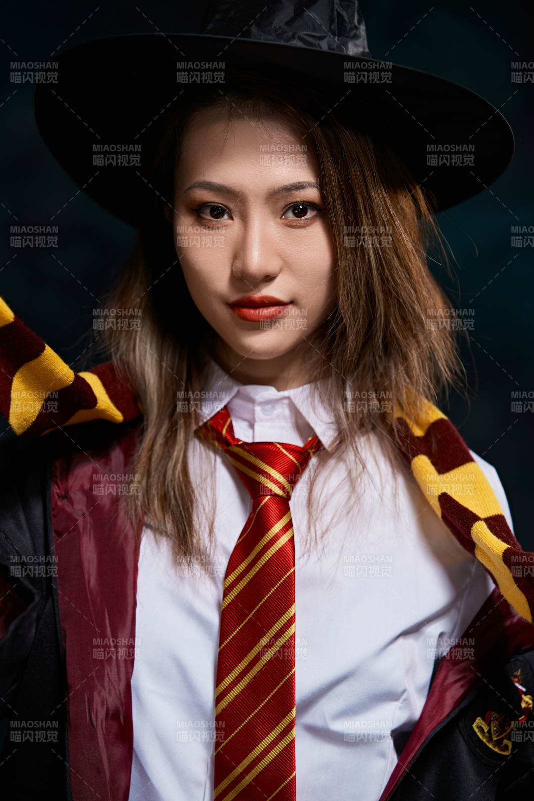 哈利波特角色扮演的亞洲美女