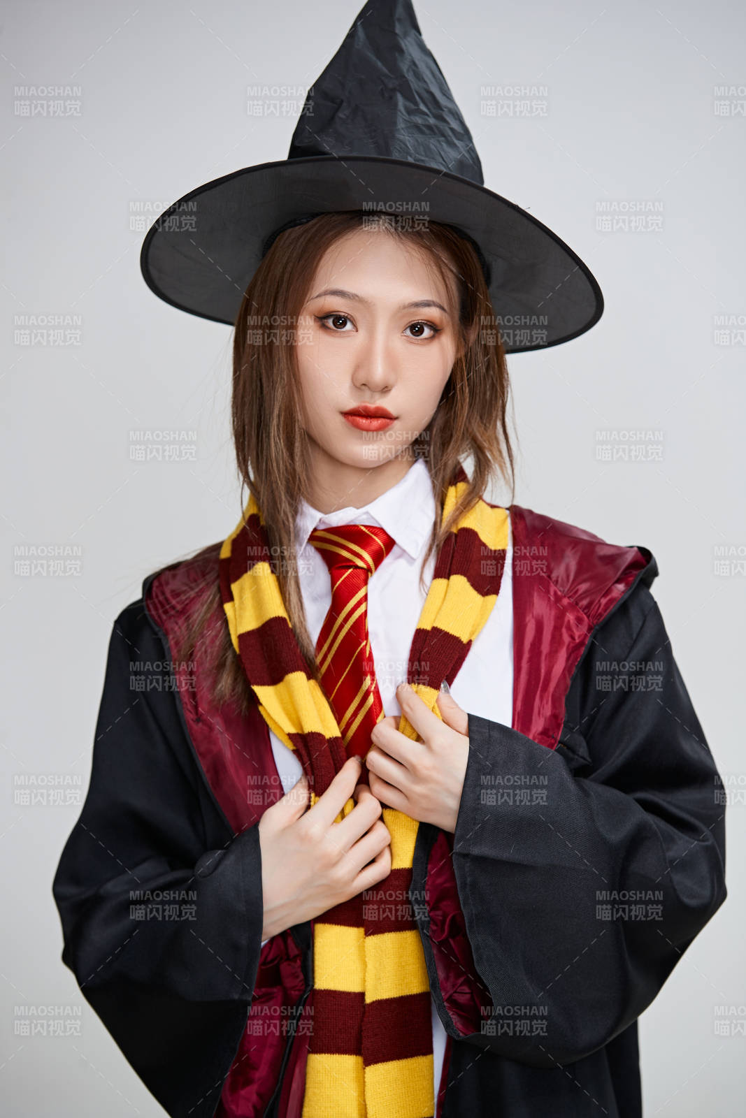 哈利波特角色扮演的亞洲美女