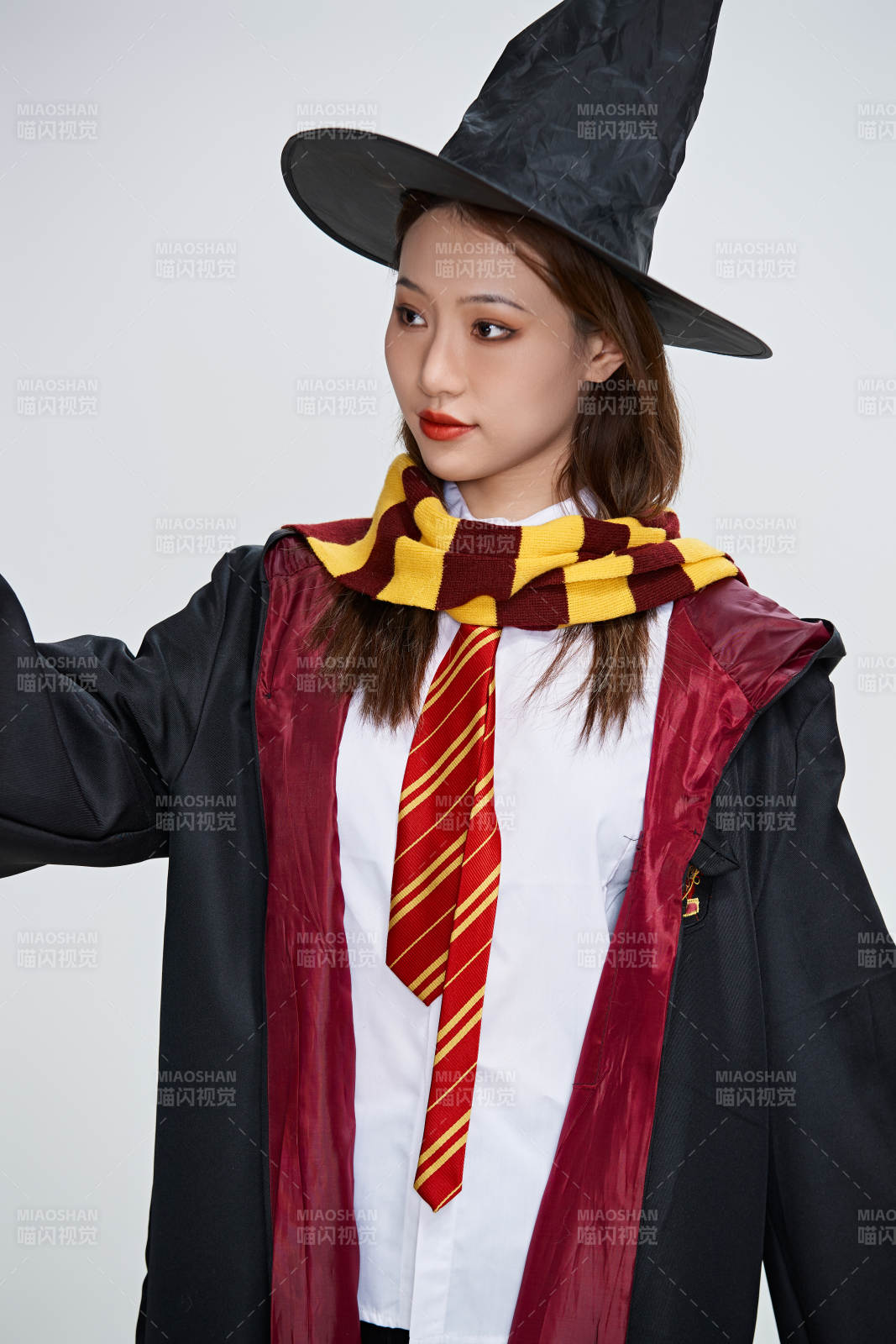 哈利波特角色扮演的亞洲美女